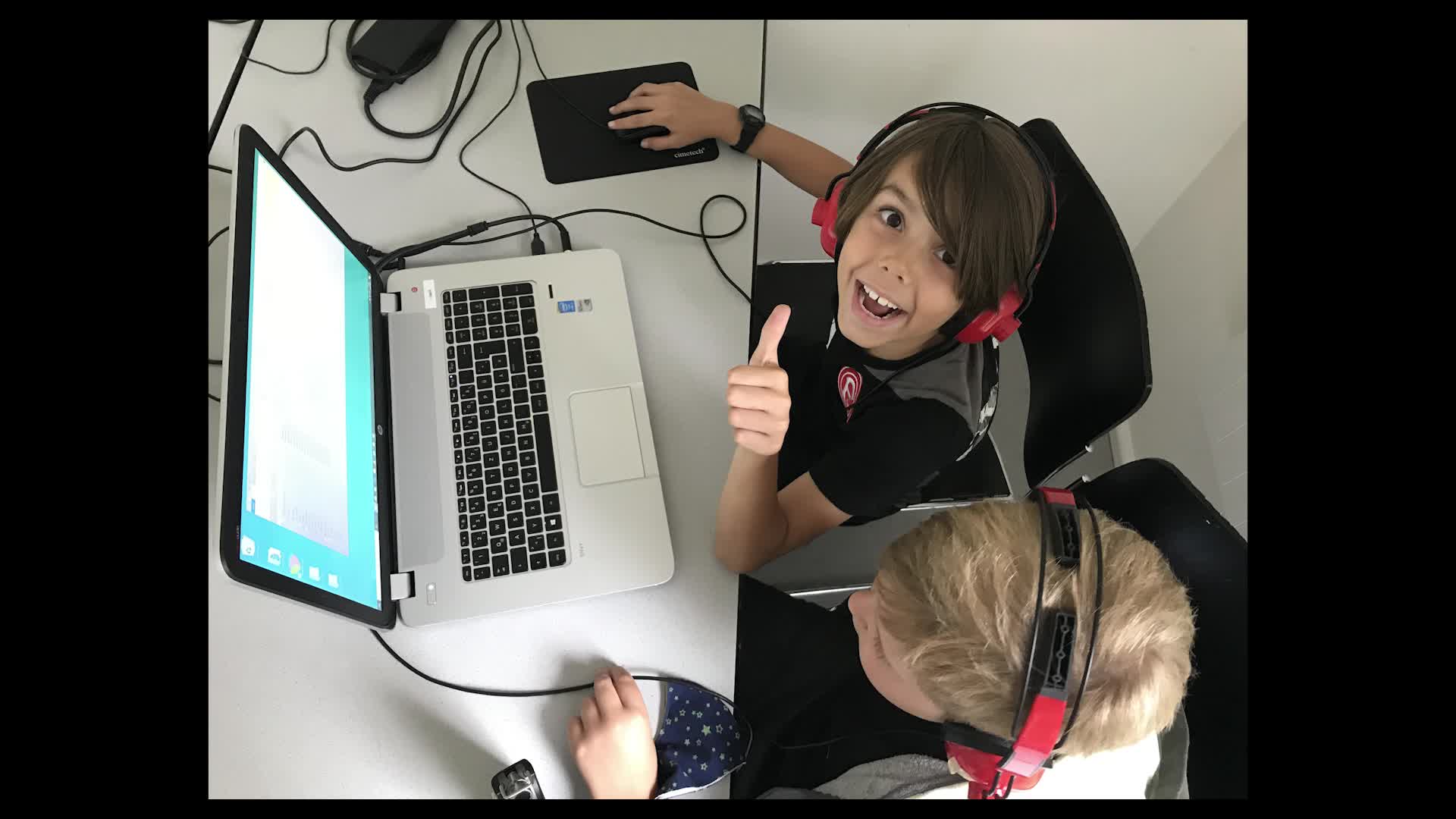 [Zoom Ran!] Ein Lauschangriff von Teo & Tian: Der Holzwurm bohrt...